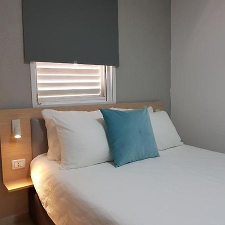 Airport Guest House Or Yehuda エクステリア 写真