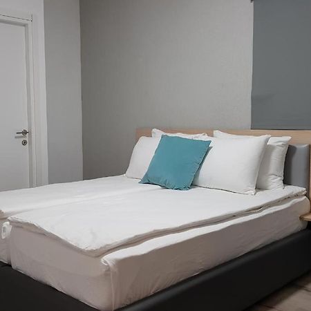 Airport Guest House Or Yehuda エクステリア 写真