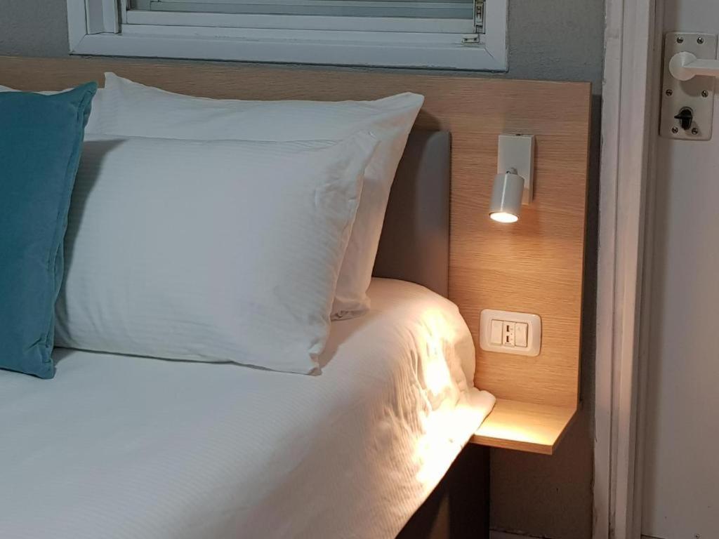 Airport Guest House Or Yehuda エクステリア 写真